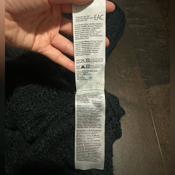 Vera Moda Cowlneck Knit Turtleneck - Black - Size Medium - Picture 4 of 4